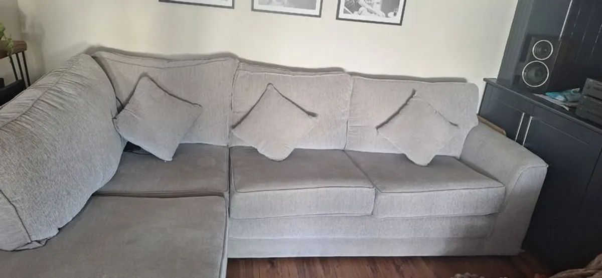 L shaped sofa - Image 3