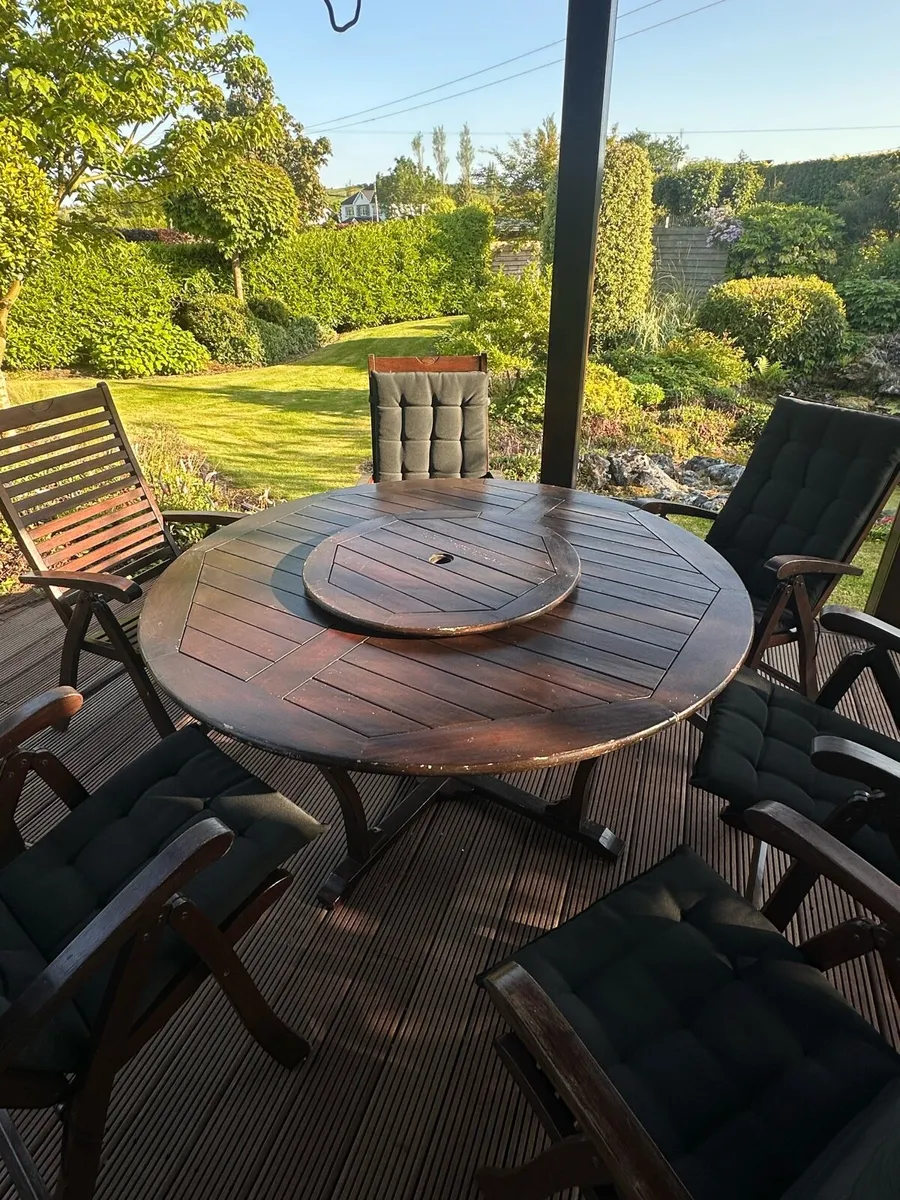 Outdoor table and chair; with 5 seat covers - Image 2