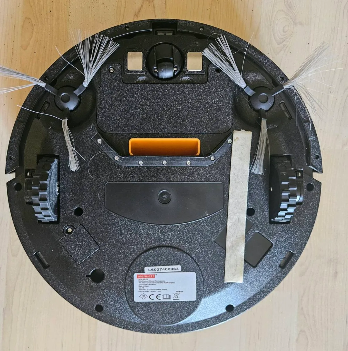 Robot vacuum cleaner for parts or repair. - Image 3