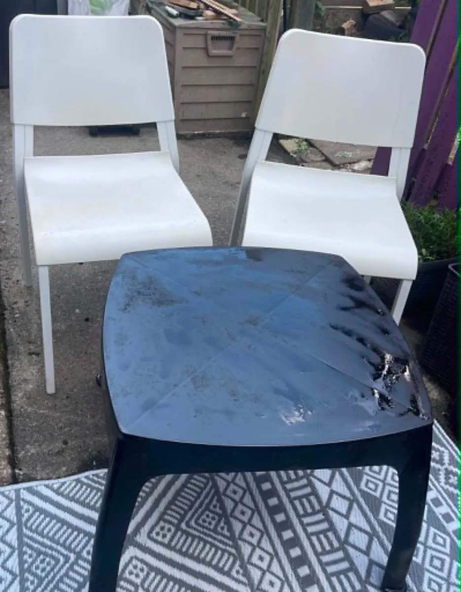 garden set  2 chairs and table