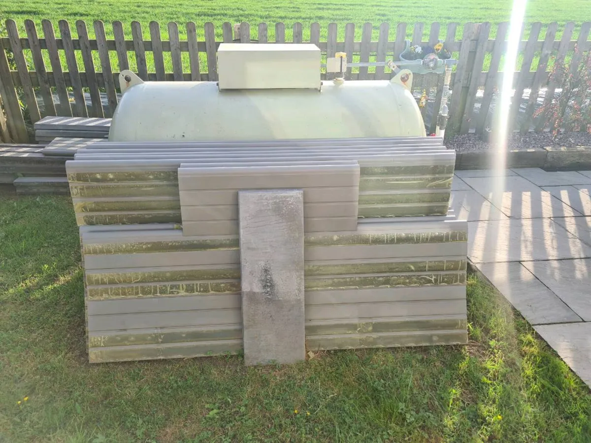 Concrete post and panel, gray pvc inserts - Image 2