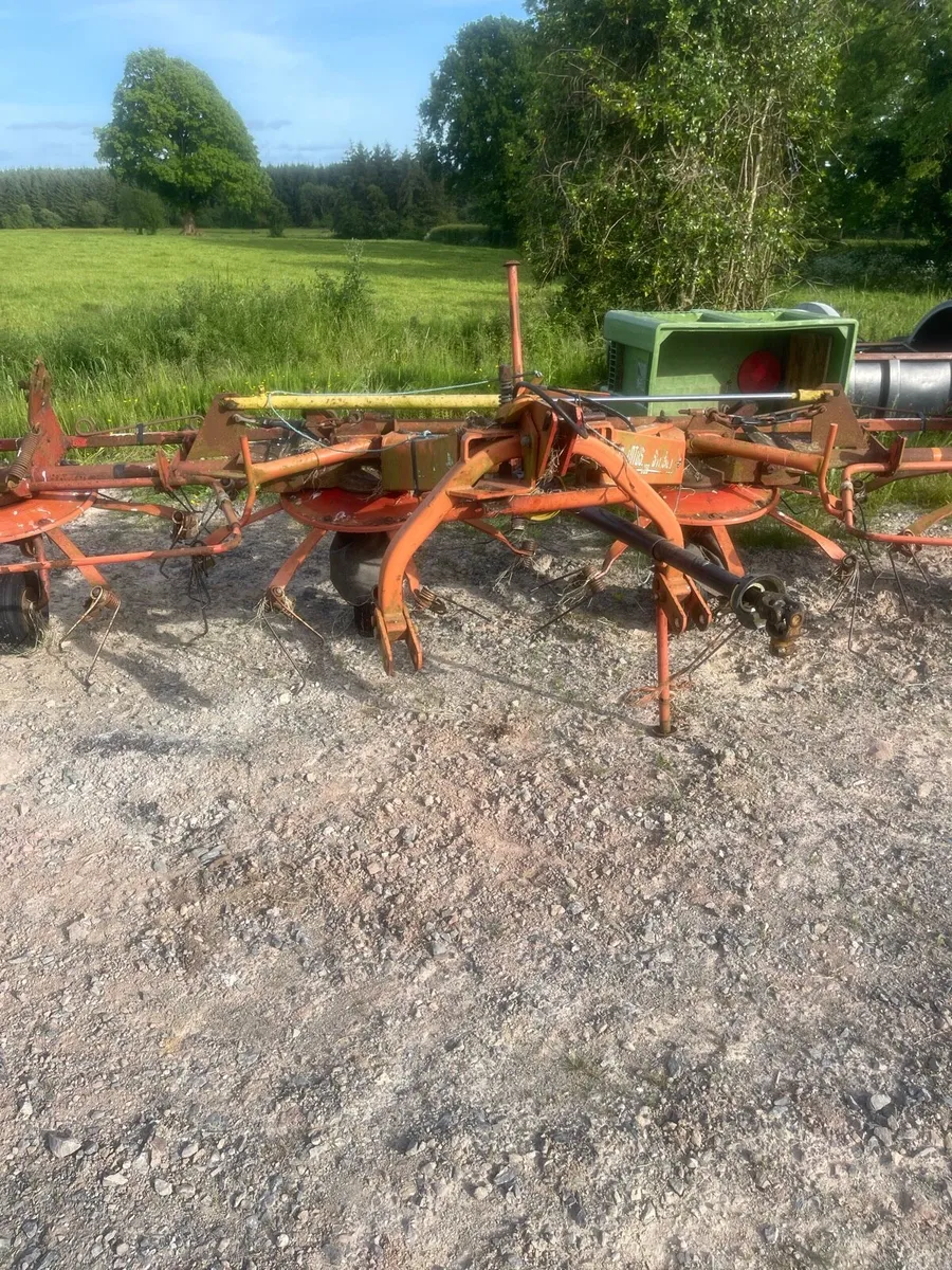 LELY LOTUS 600 Tedder - Image 1