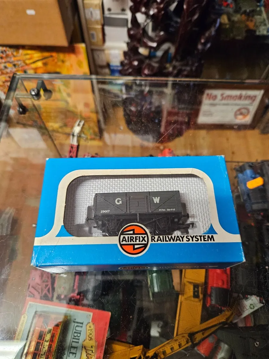 Hornby Airfix OO Gauge Wagon