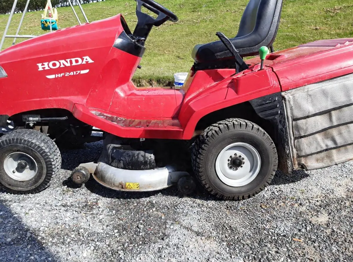 Honda Lawn Tractor. Ride on mower.