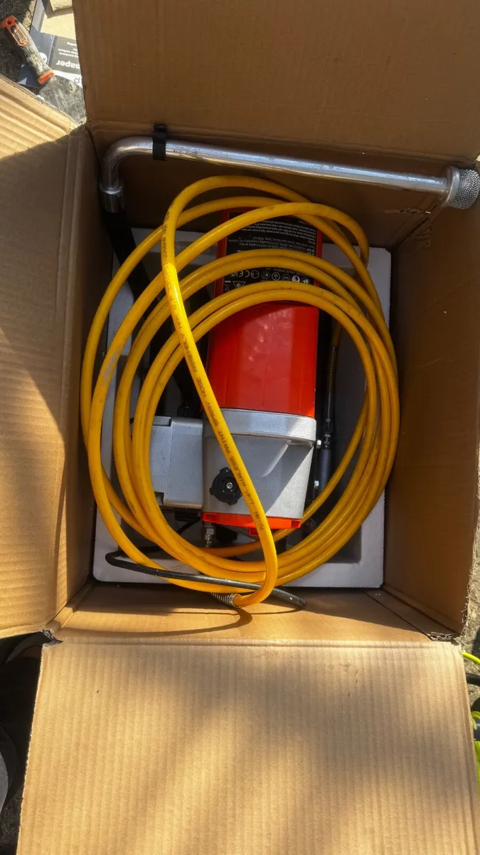 Airless paint sprayer - Image 1