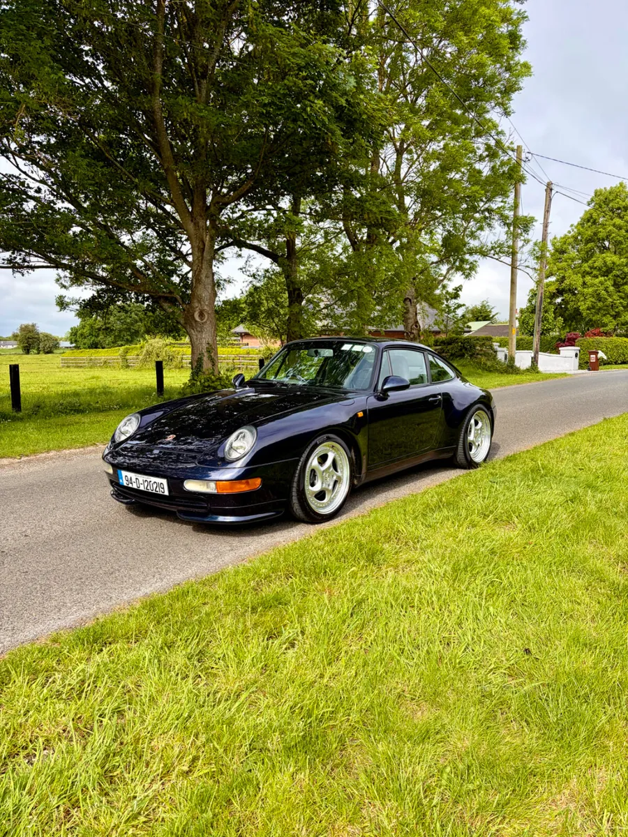 Porsche 911 (993 Carrera 2 Tiptronic) - Image 1