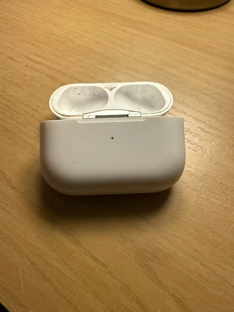 Airpods pro charging case only - Image 1