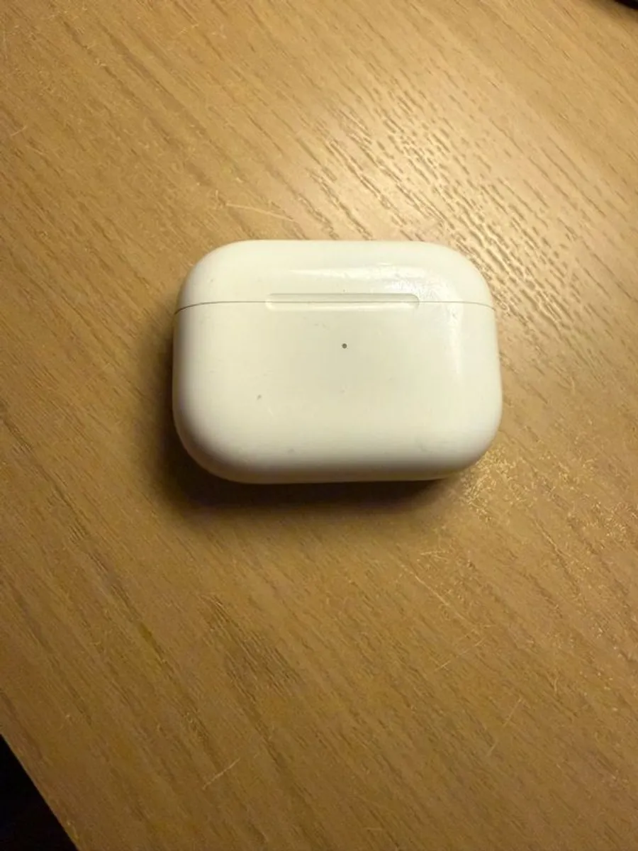 Airpods pro charging case only - Image 2