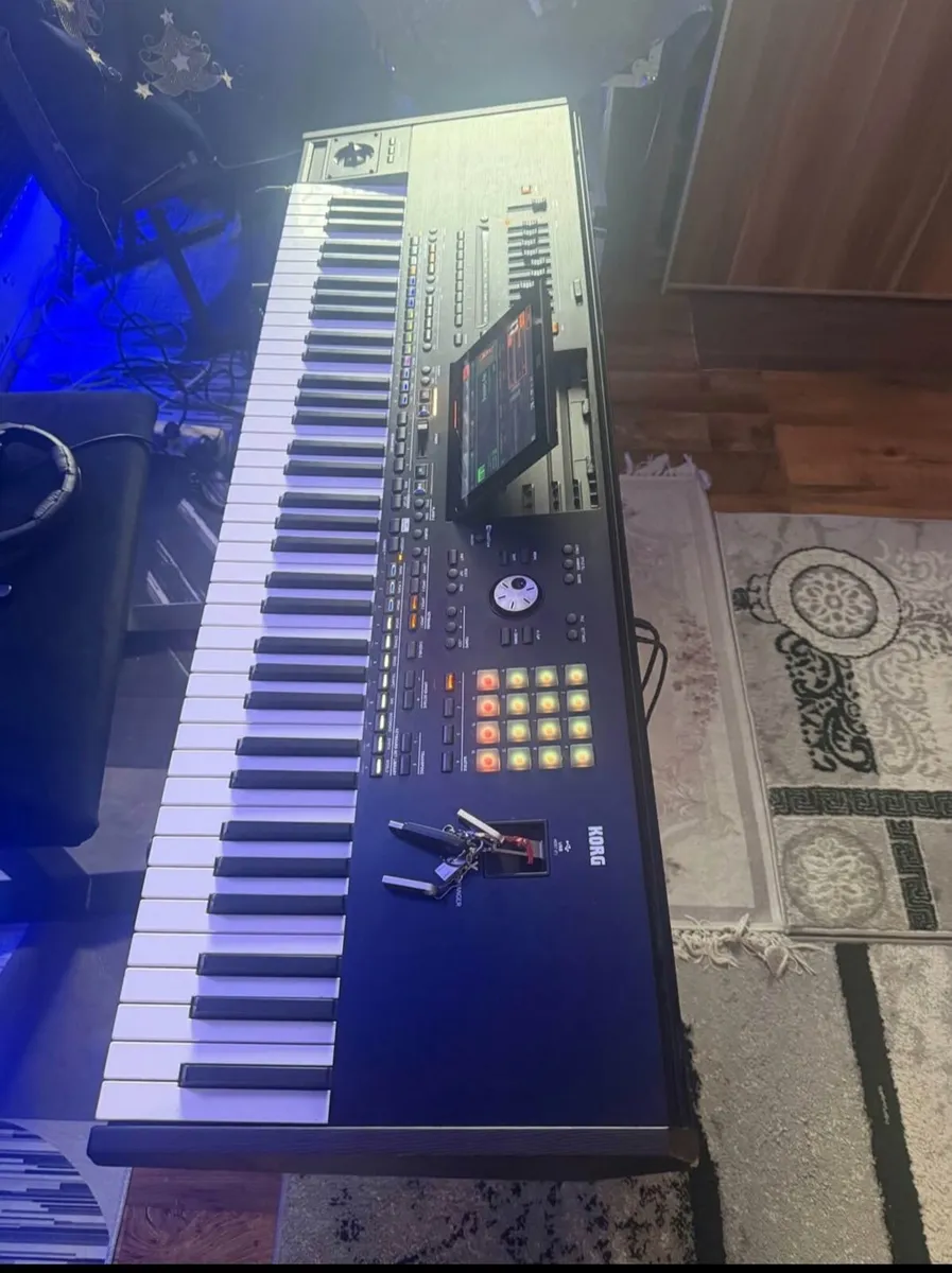Korg pa5x 76 Key - Image 1