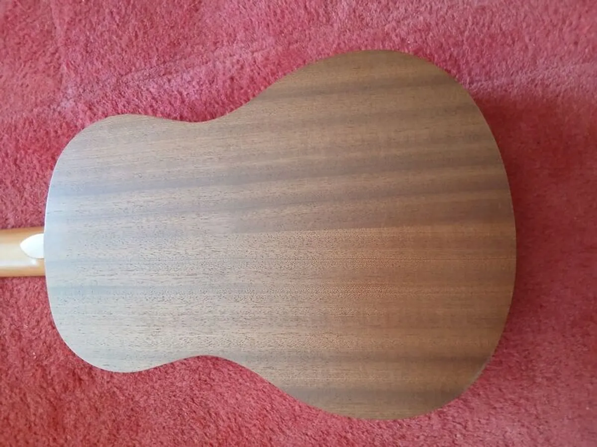 Baritone Ukulele - Image 2