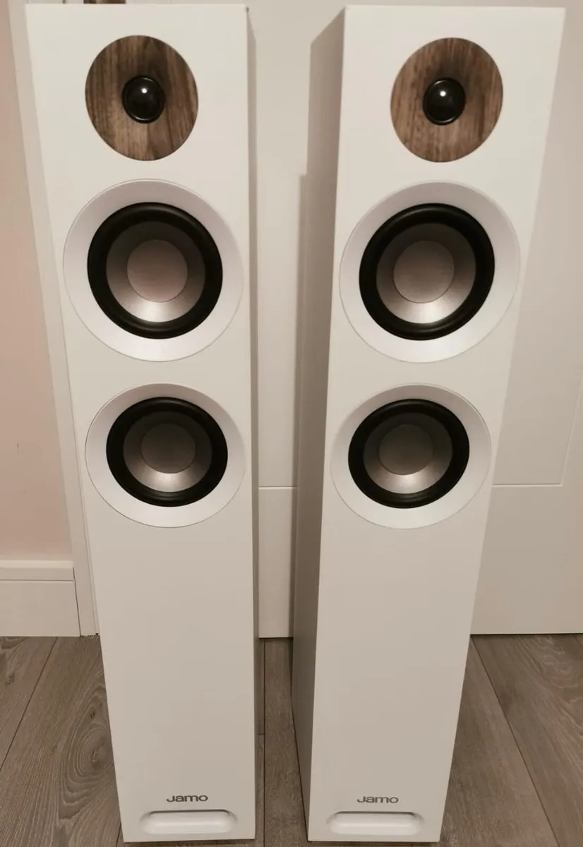 Jamo Studio 8 Brandnew Speakers - Elegant white - Image 1