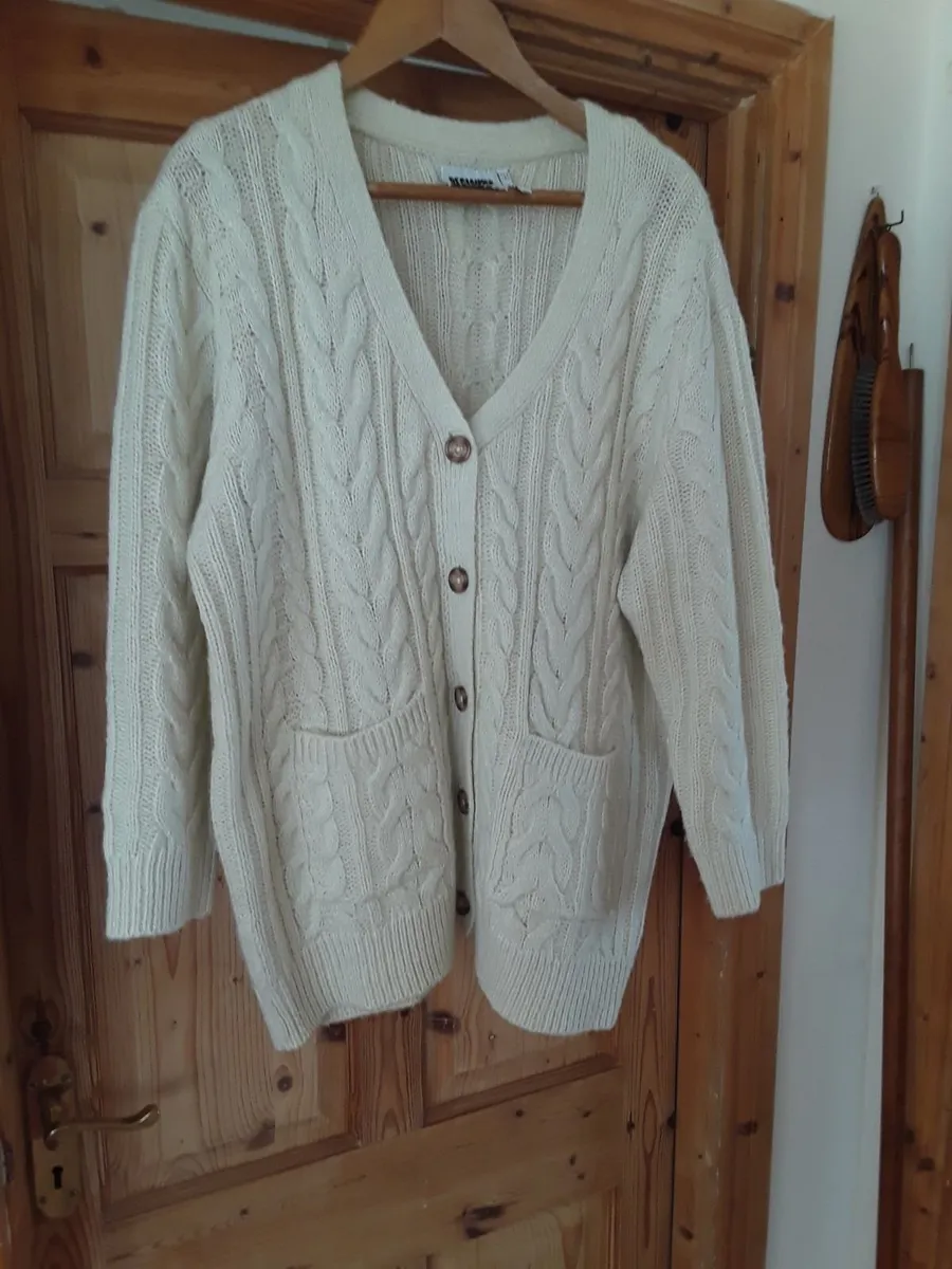Ladies vintage Aaron stitch cardigan - Image 2
