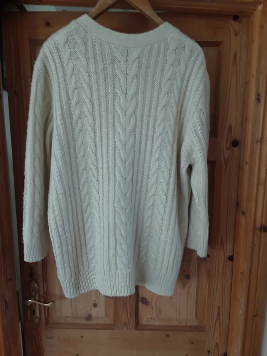 Ladies vintage Aaron stitch cardigan - Image 3