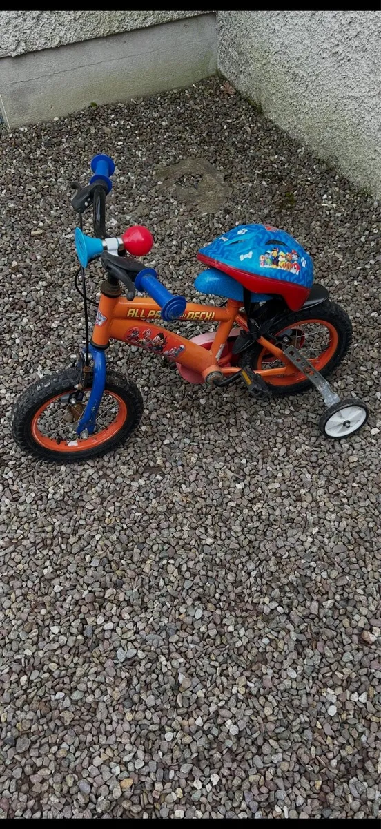 Paw Patrol Bike with helmet and stabilisers