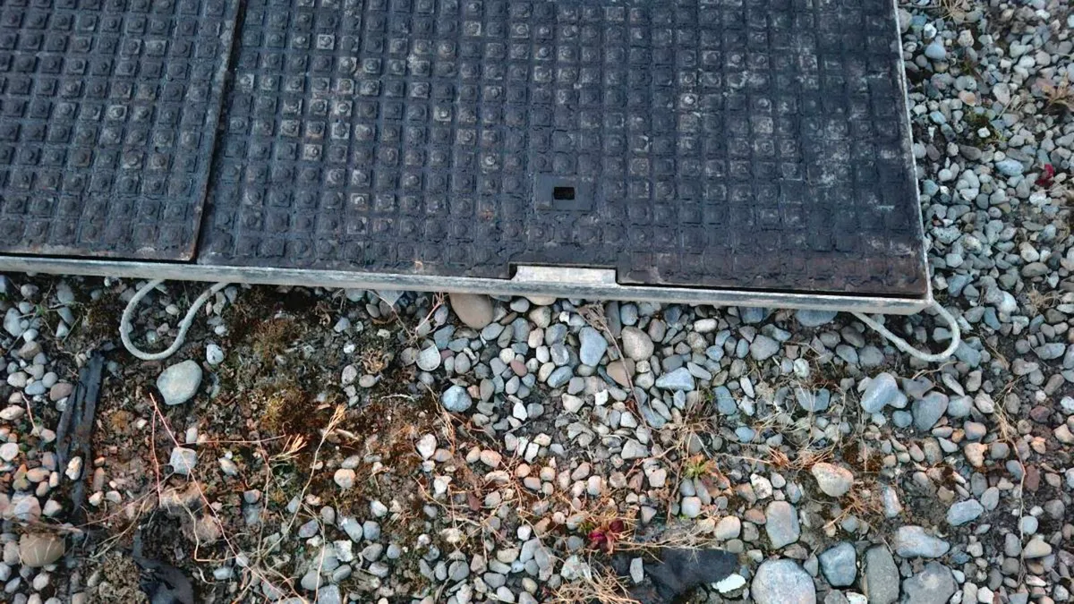 Manhole and cover - Image 4
