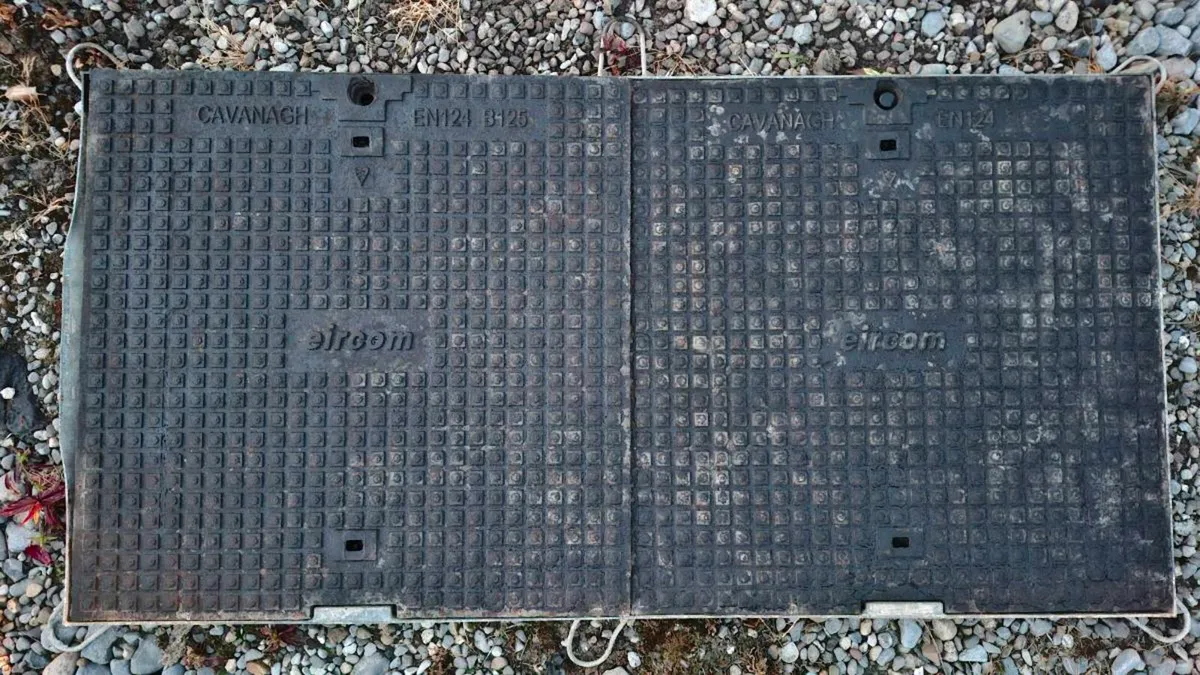 Manhole and cover - Image 2