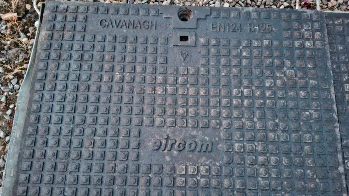 Manhole and cover - Image 3