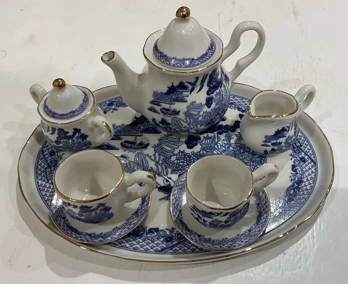 Vintage Miniature Willow Pattern Tea Set - Image 1