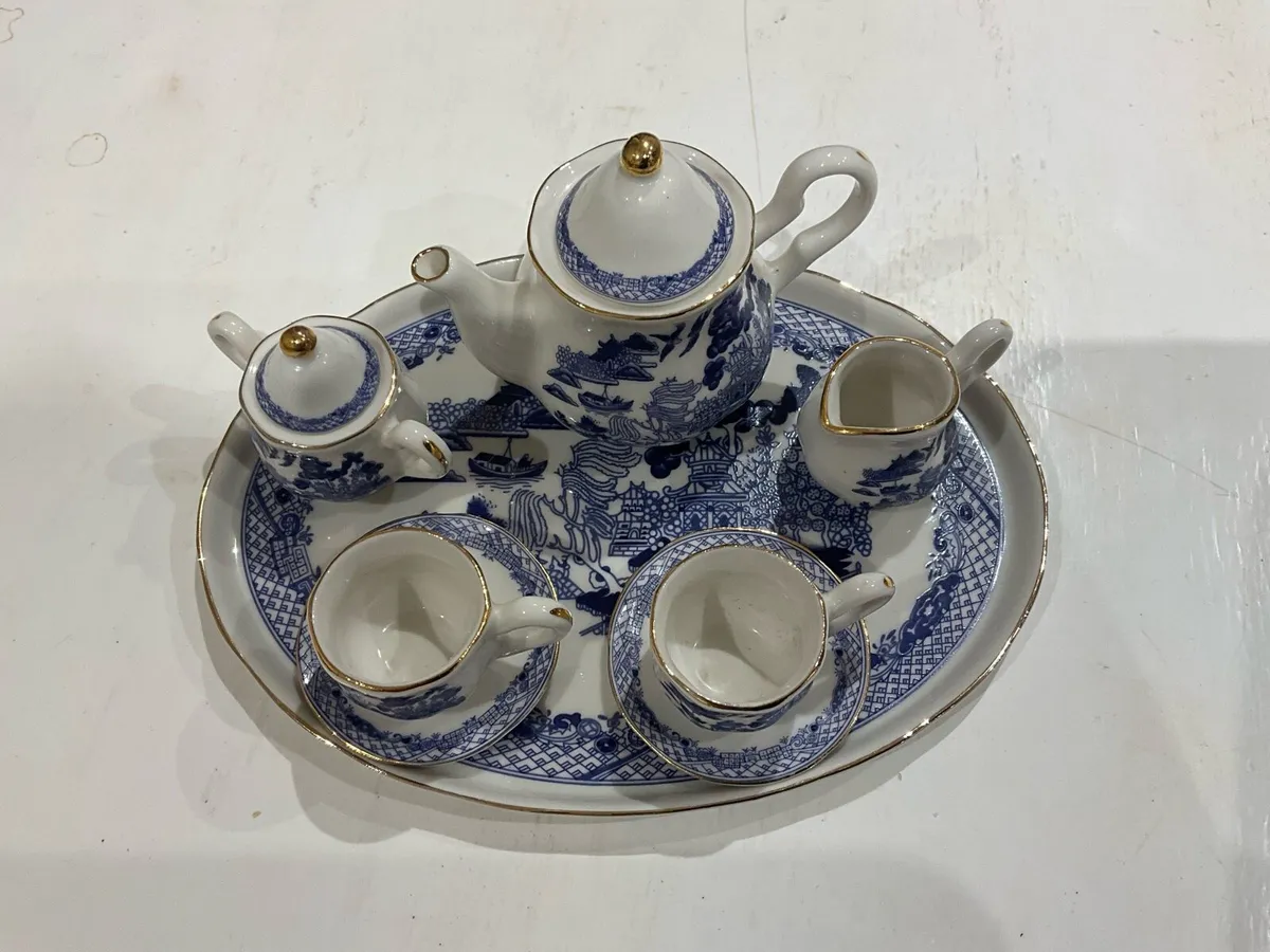 Vintage Miniature Willow Pattern Tea Set - Image 2