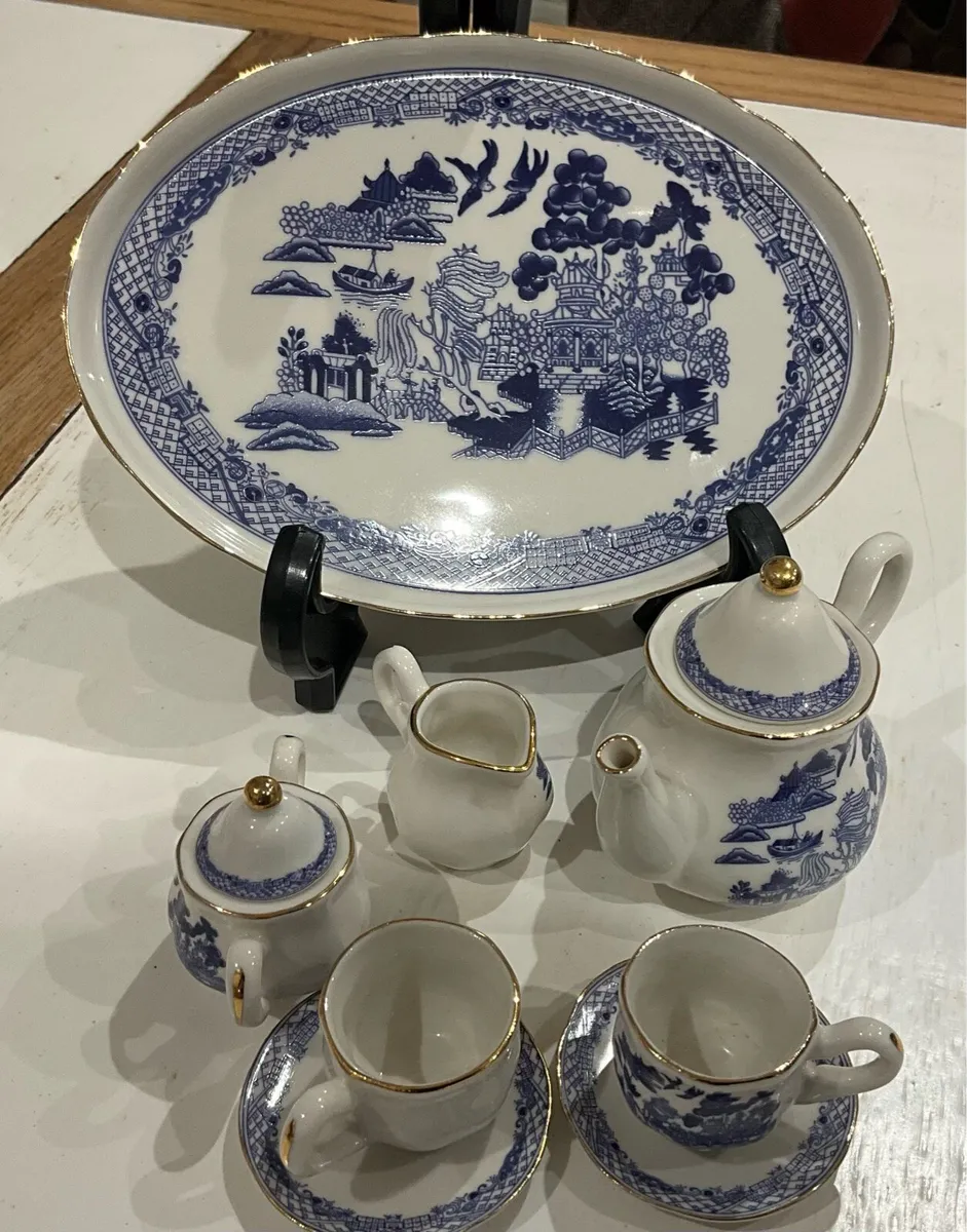 Vintage Miniature Willow Pattern Tea Set - Image 3