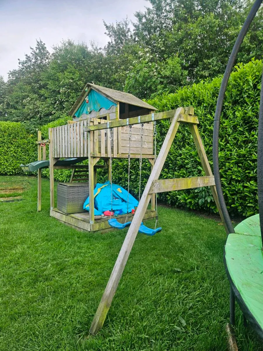 Kids climbing frame and swings - Image 1