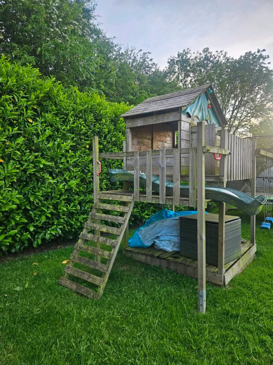 Kids climbing frame and swings - Image 2