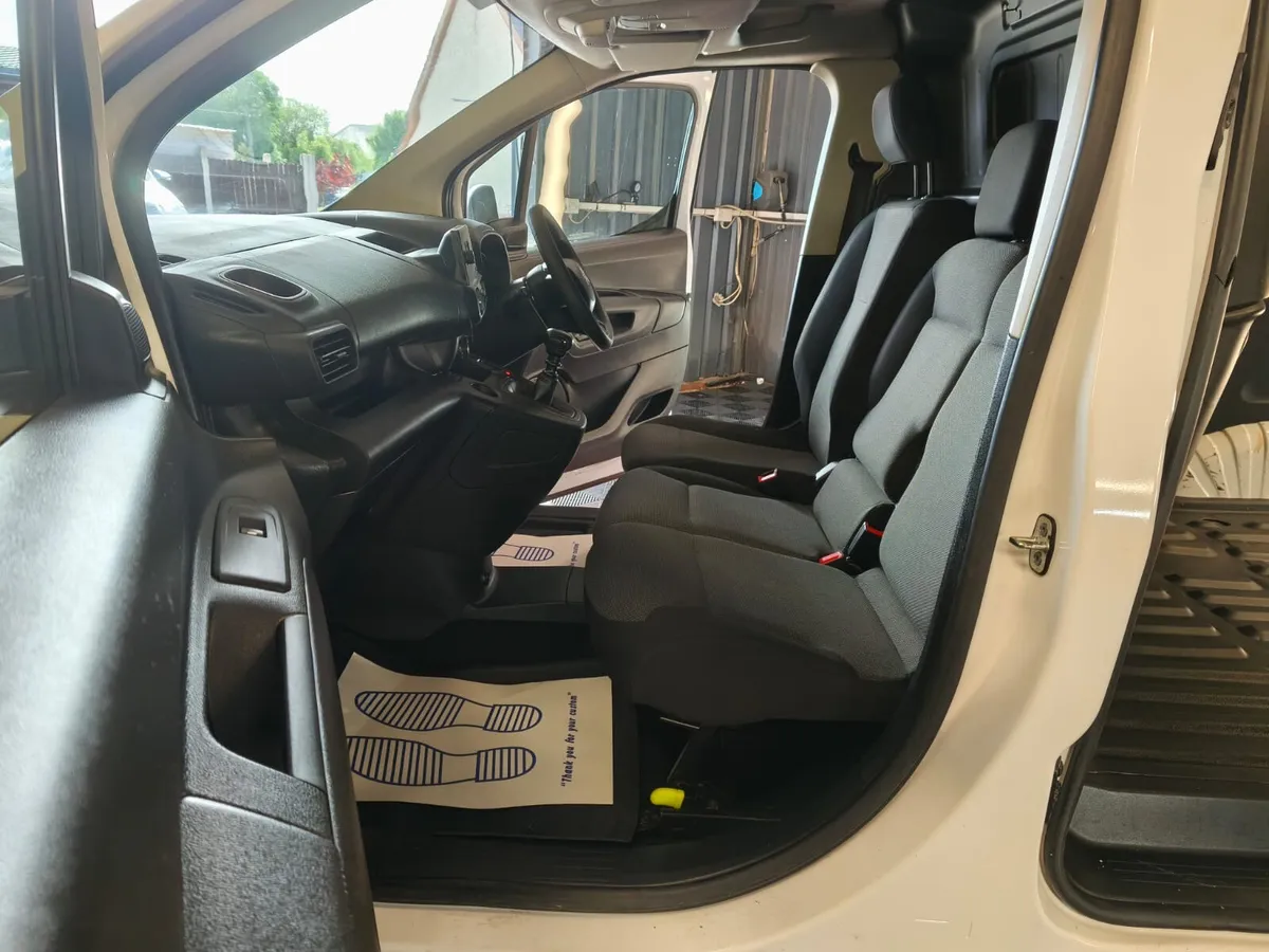 2022 222 Citroen Berlingo Diesel Manual Low KMS - Image 2