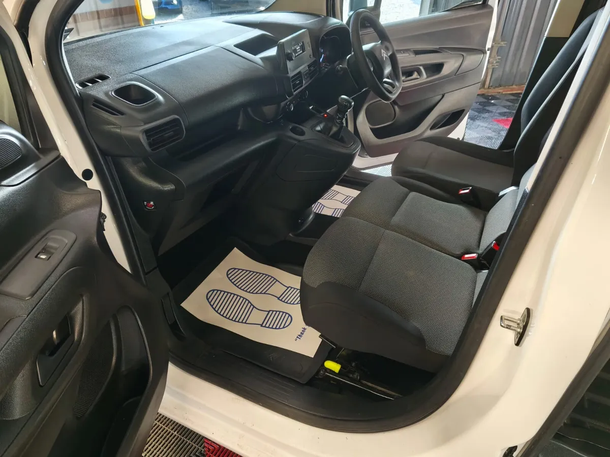 2022 222 Citroen Berlingo Diesel Manual Low KMS - Image 3