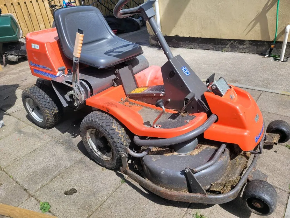 Husqvarna front deck lawnmower - Image 1