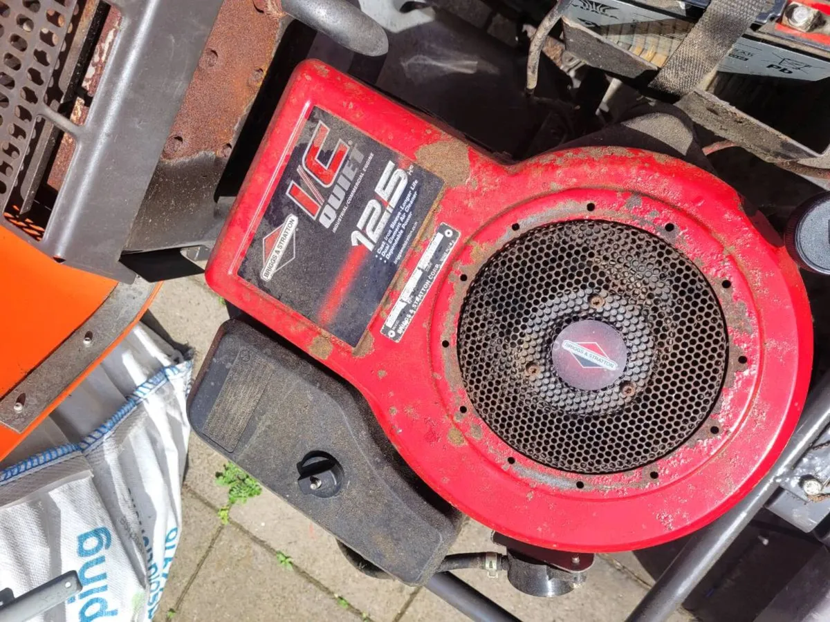 Husqvarna front deck lawnmower - Image 3