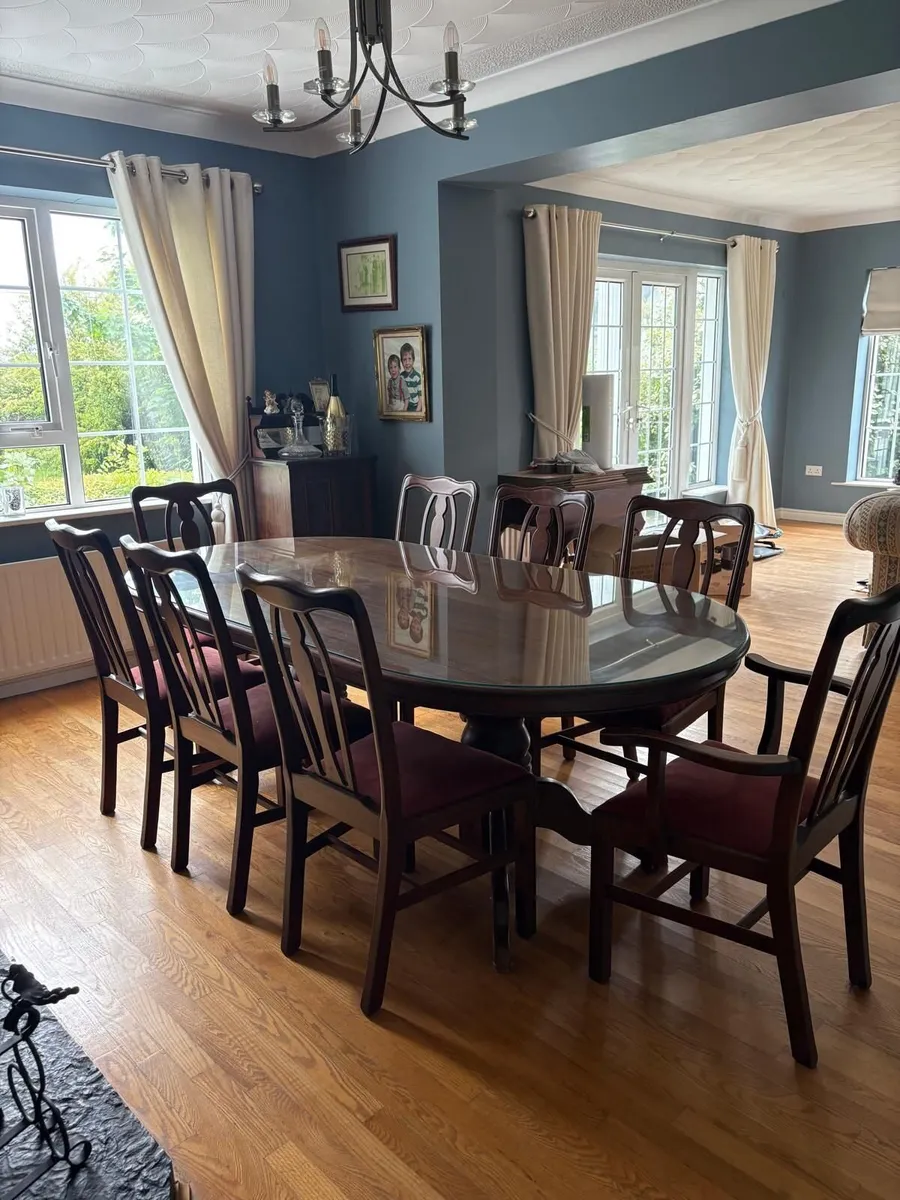 Mahogany dining table and chairs - Image 1