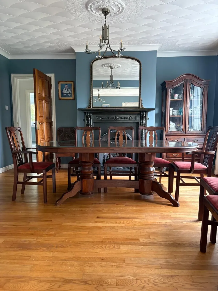 Mahogany dining table and chairs - Image 2