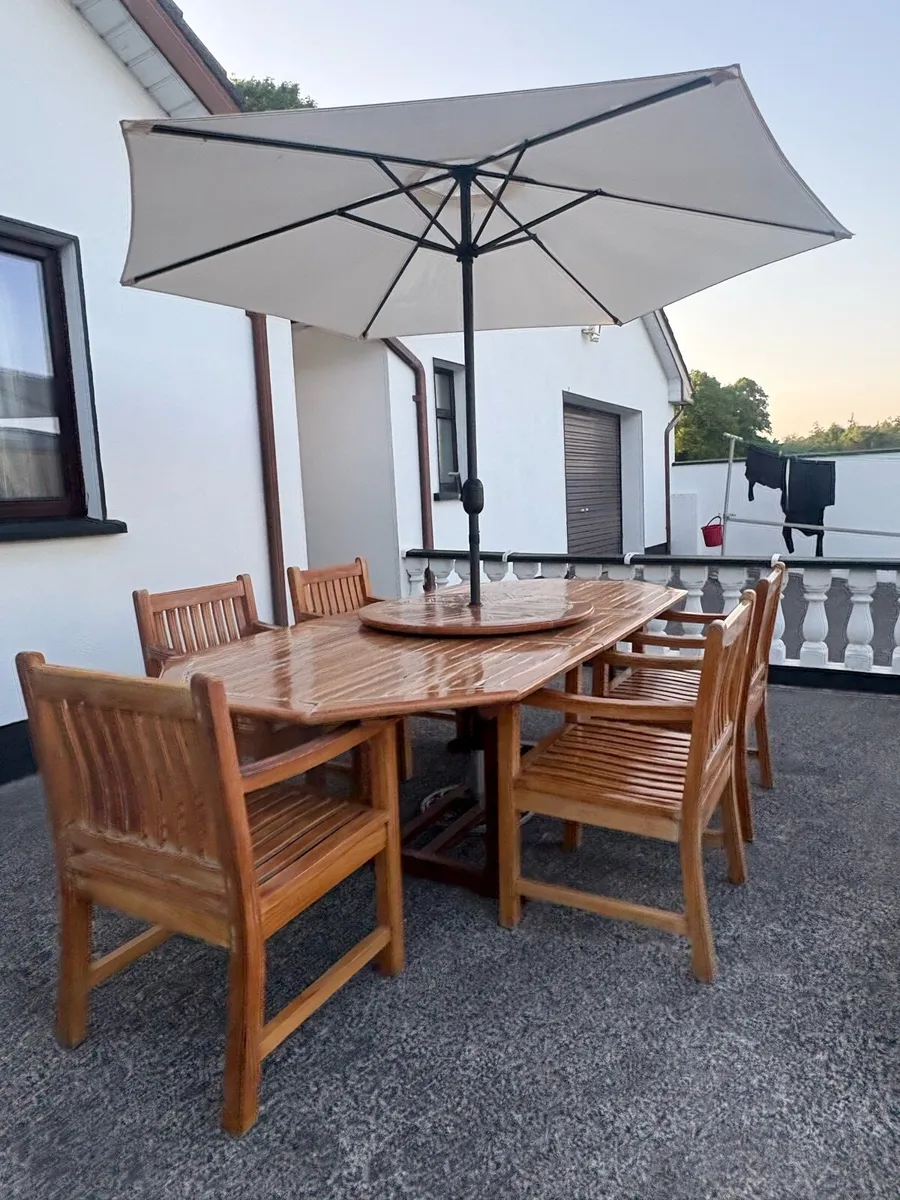Patio table and chairs - Image 1