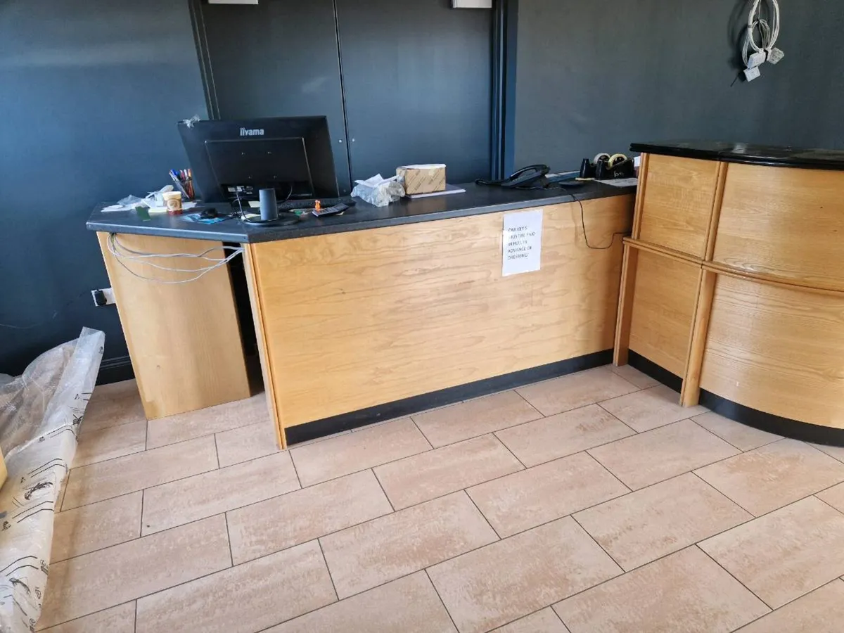 Reception Desk - Image 3