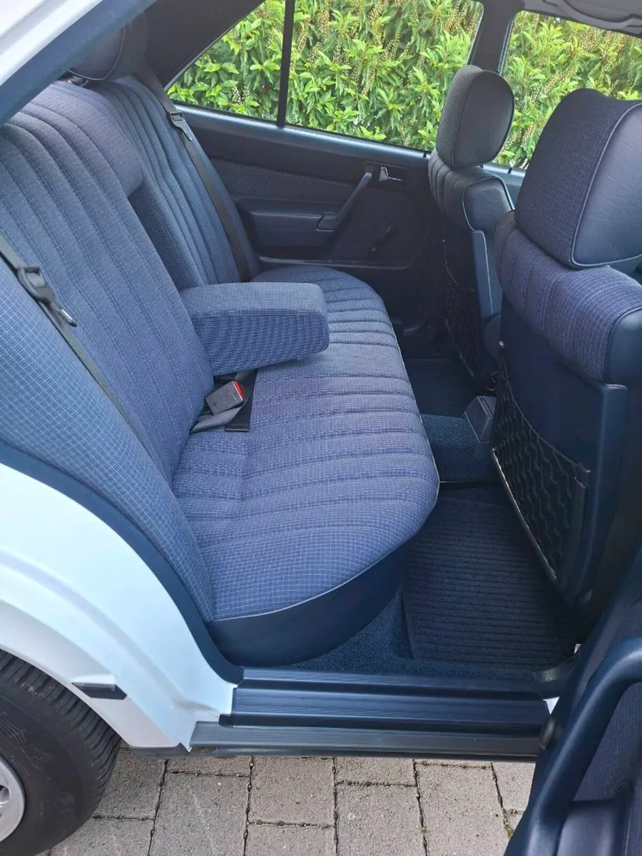 Mercedes 190e - Image 4