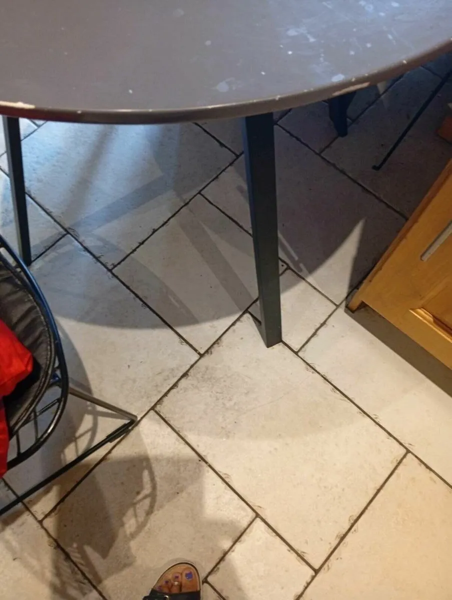 Dining Table and 3 chairs - Image 2