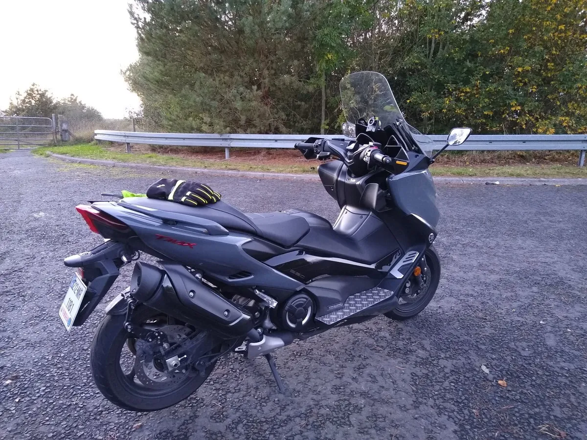 YAMAHA T-Max TechMax 560 (2021) Top Spec - Image 3