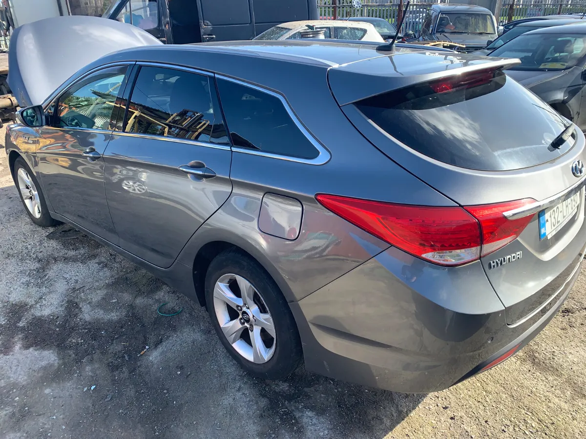 2013 HYUNDAI i40 DIESEL  ESTATE - Image 2