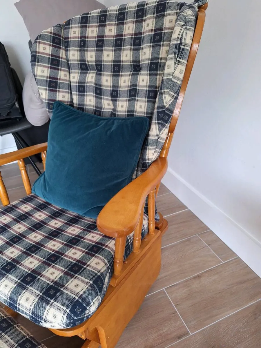 Rocker/Nursery Chair - Image 3