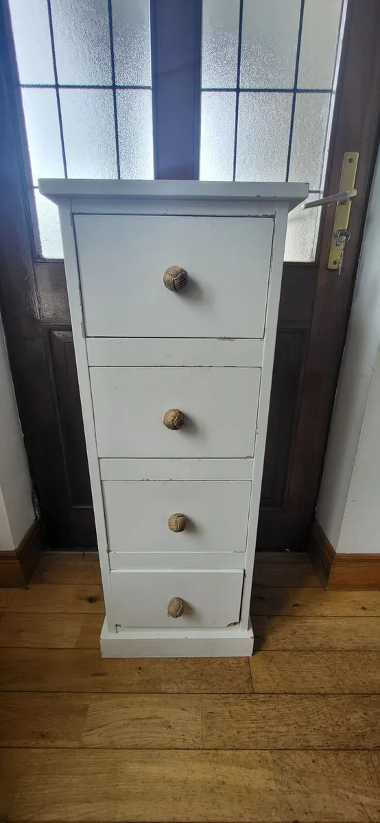 Chest of drawers