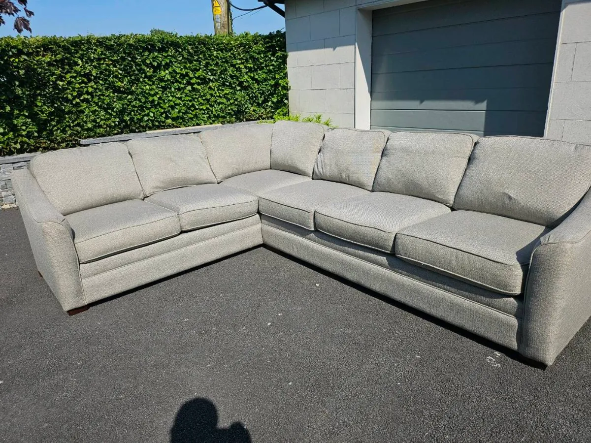 Corner couch - Image 2