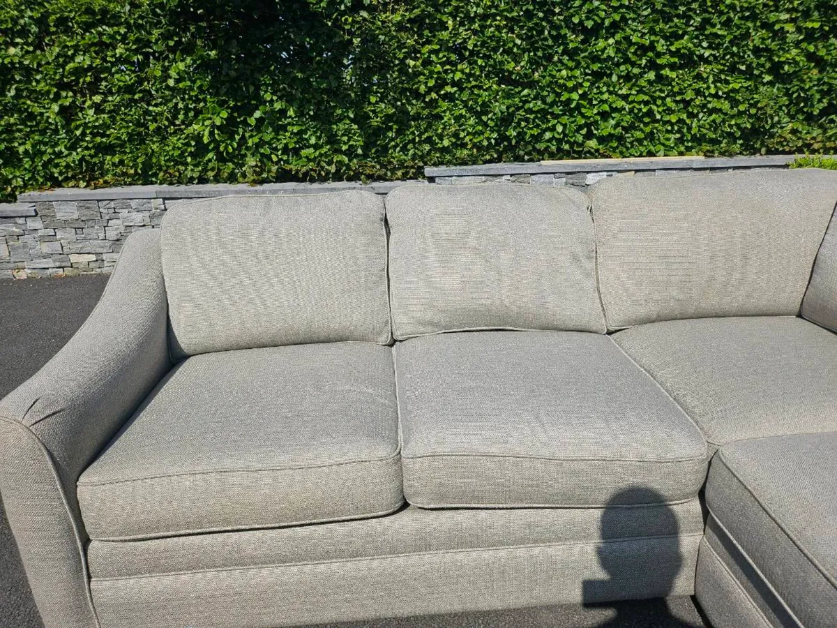 Corner couch - Image 3