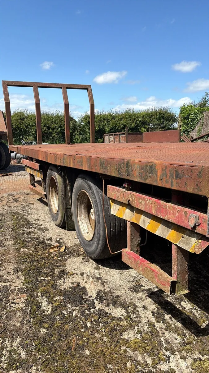 Bale trailer - Image 1