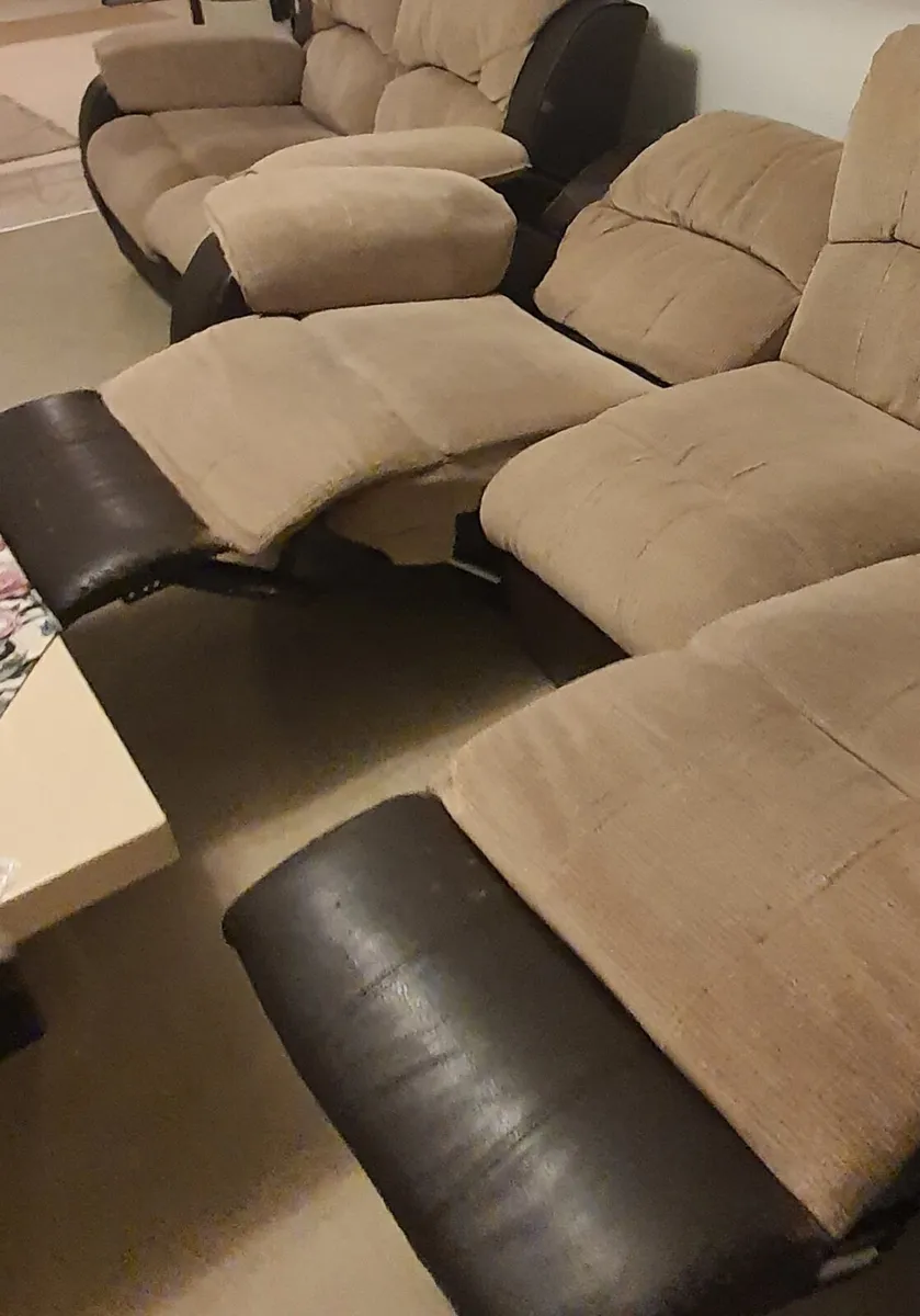 FREE Recliner sofas - Image 2