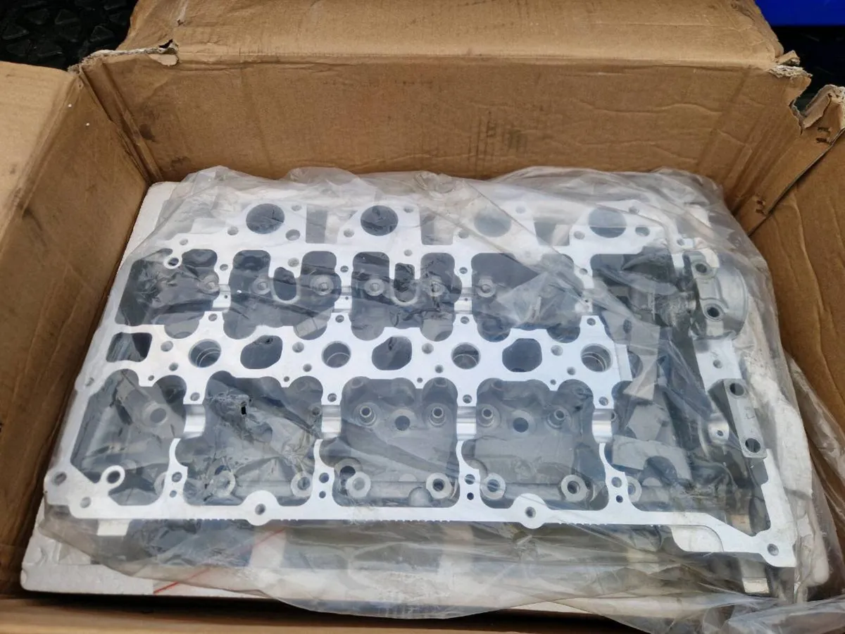 Mitsubishi l200 cylinder head - Image 1