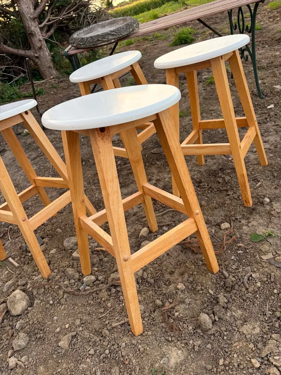 4 bar stools - Image 3