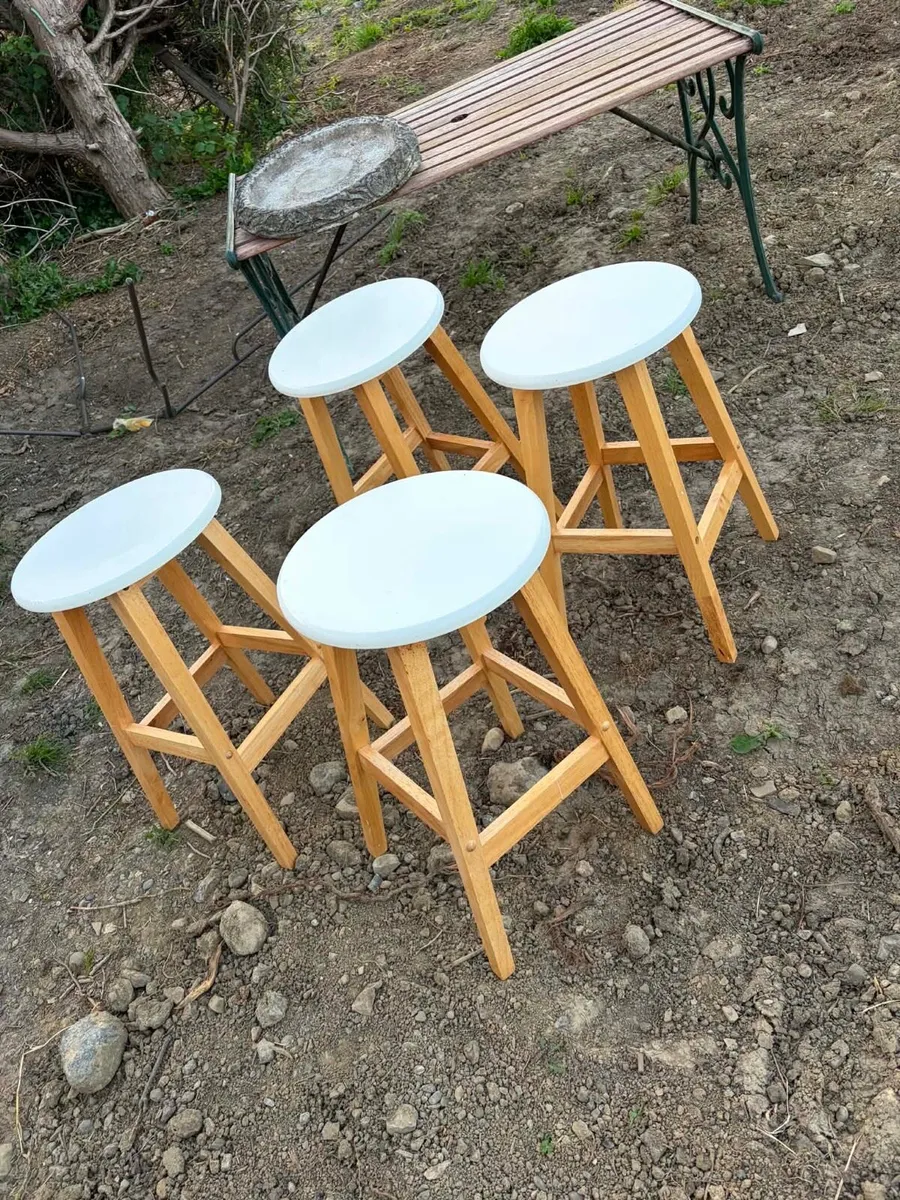 4 bar stools - Image 4