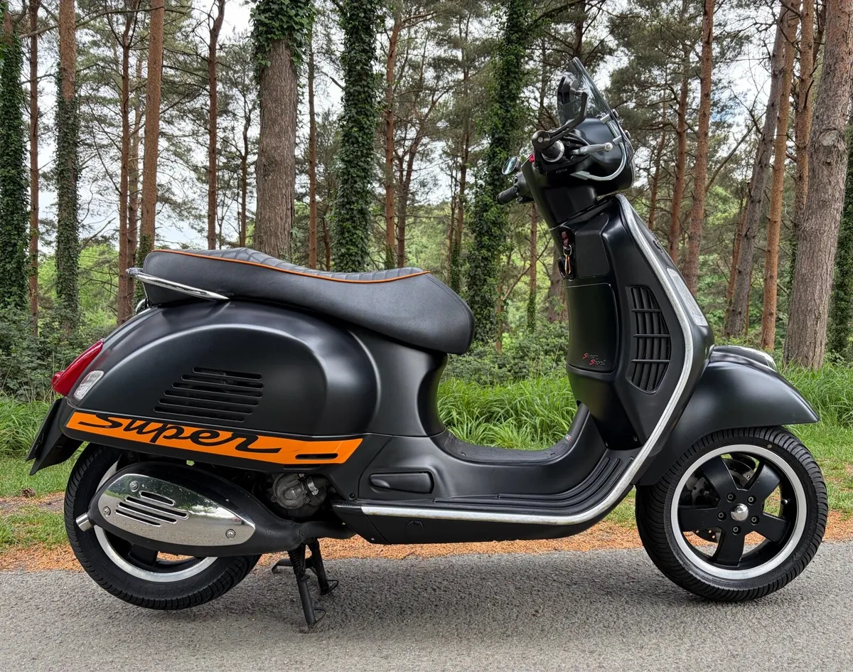 VESPA GTS300 SUPERSPORT - Image 1