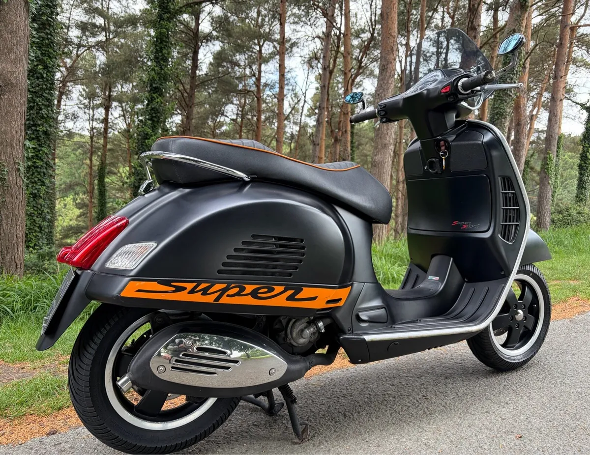 VESPA GTS300 SUPERSPORT - Image 2