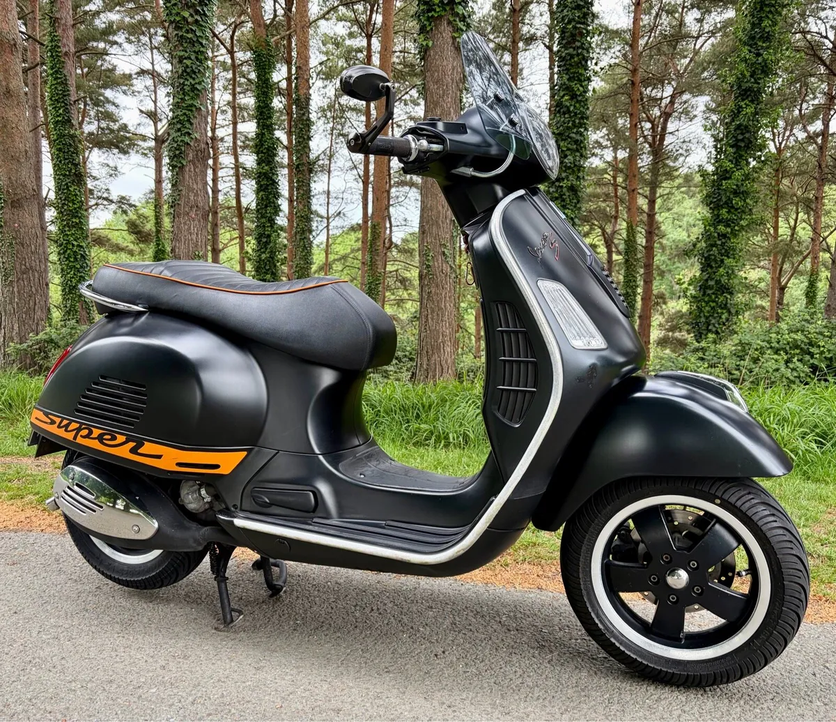 VESPA GTS300 SUPERSPORT - Image 3